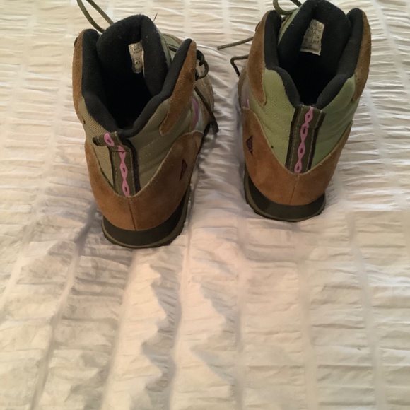 Vintage Nike Hiking Boot Shoe. Green Suede & Purple  Womens 8.5 EUC - Picture 3 of 8